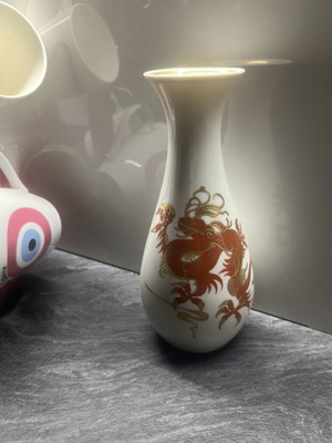 Japanese vase with red dragon and gold details like new