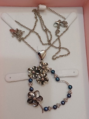 Swan Pearls Silver Necklace new with dark blue-lilac pearls and mother-of-pearl flowers