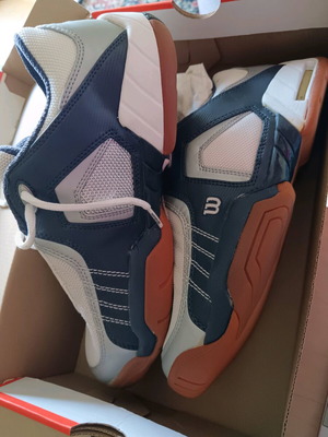 Wilson badminton athletic shoes size 41 new old stock