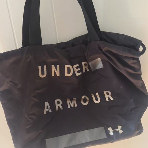Under Armour shoulder bag like new, black