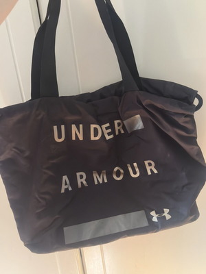 Under Armour shoulder bag like new, black