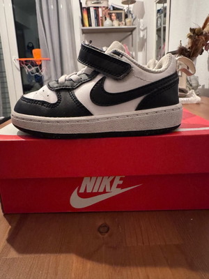 Nike Low Recraft Court shoes used, size 23.5, white and black