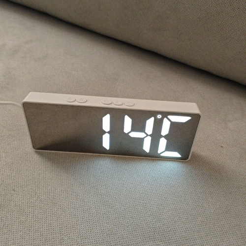 Mirror clock alarm clock like new with USB cable or battery power