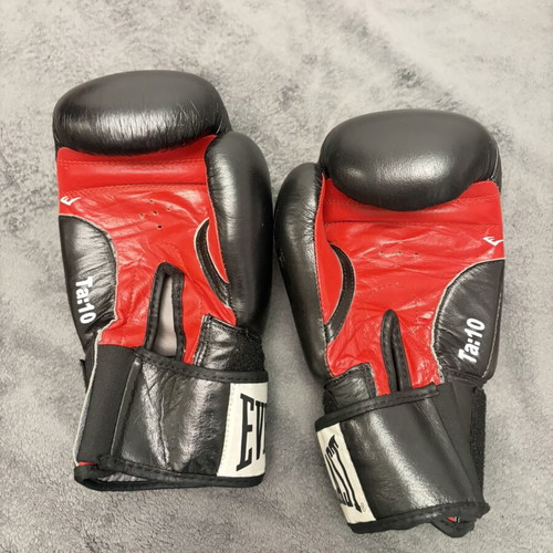 Γάντια μποξ Everlast μεταχειρισμένα με 3 λάστιχα