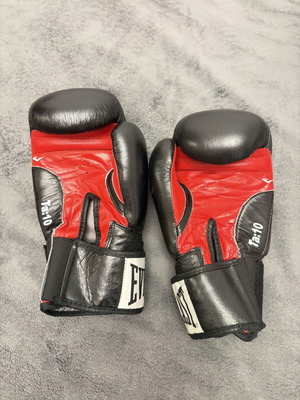 Γάντια μποξ Everlast μεταχειρισμένα με 3 λάστιχα