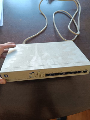 LevelOne FHU-0806TXDS 8-Port 10/100Mbps Ethernet Hub used