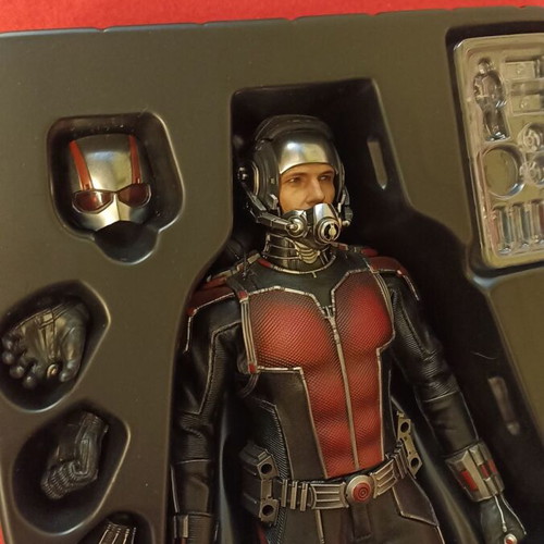 Hot Toys MMS308 Ant-Man Scott Lang Paul Rudd 1/6 Figure like new
