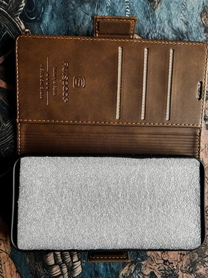 iPhone 16e case new leather
