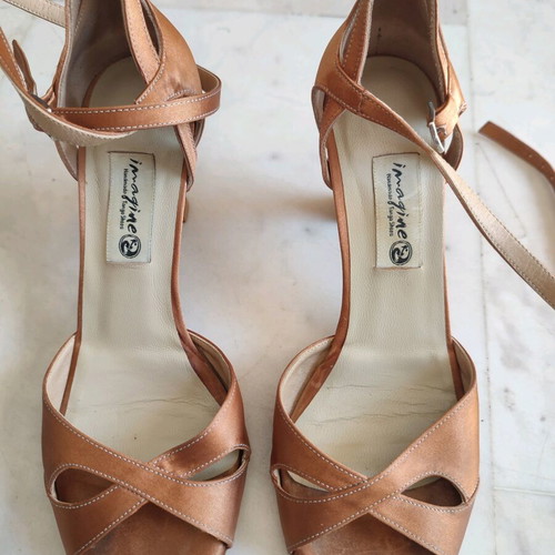 Latin dance shoes satin like new, size 36, gold