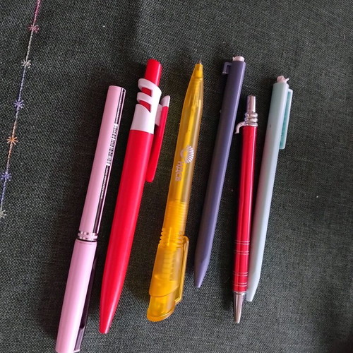 Set of 12 used pens for collectors