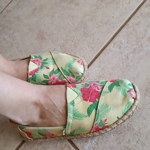 Toms Alpargata rope shoes used, yellow hibiscus print, size 36.5