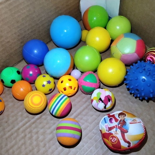 Crazy balls set like new, 60 rubber and 25 plastic pieces