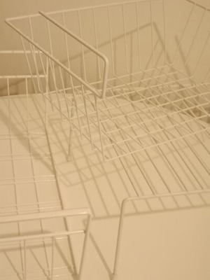Kitchen Organization Set like new, 2 plate racks and 3 shelves