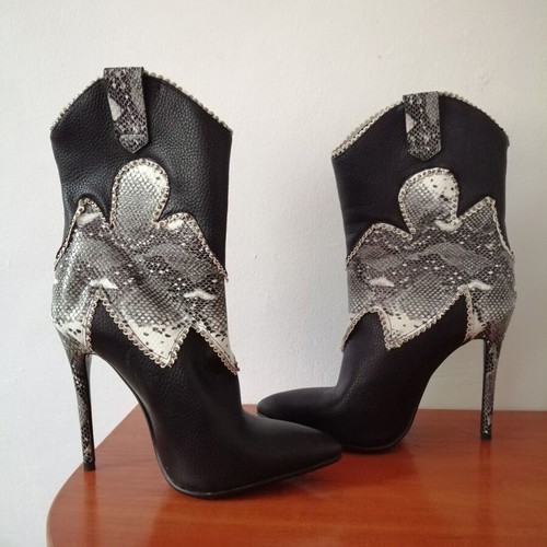 Women's boots size 36 with snake print and crystals, high stiletto heel