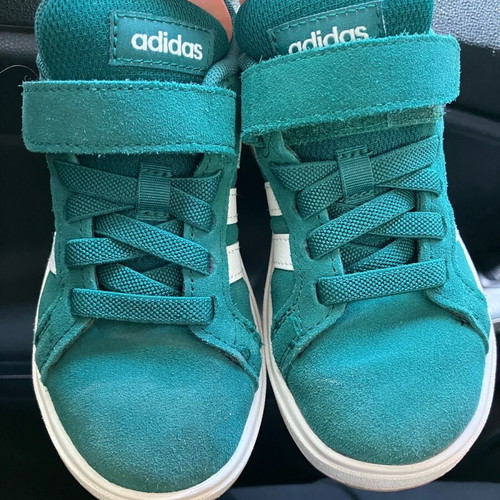 Adidas kids sneakers with scratch used, size 28.5, green