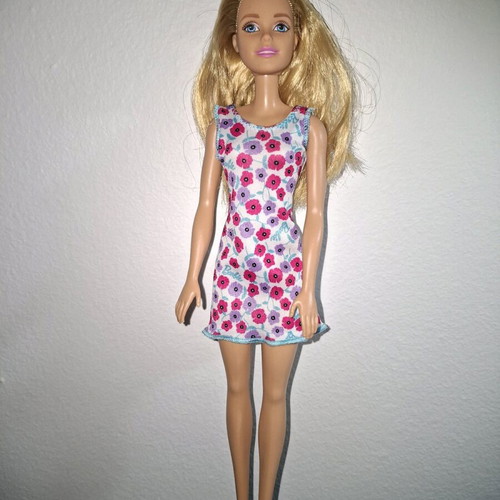 Barbie doll like new with original dress