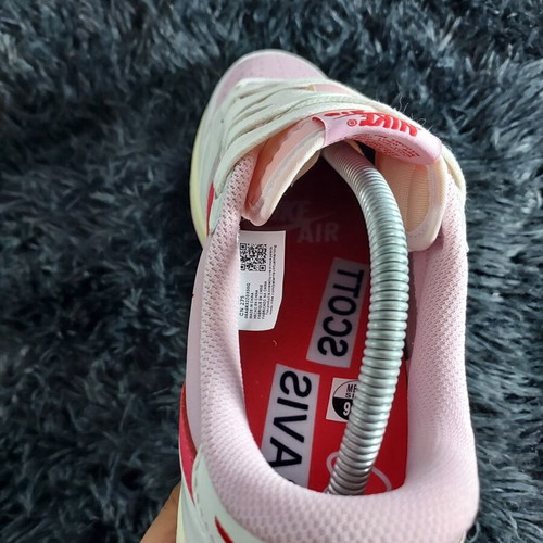 Jordan Retro Low OG SP Travis Scott sneakers, pink