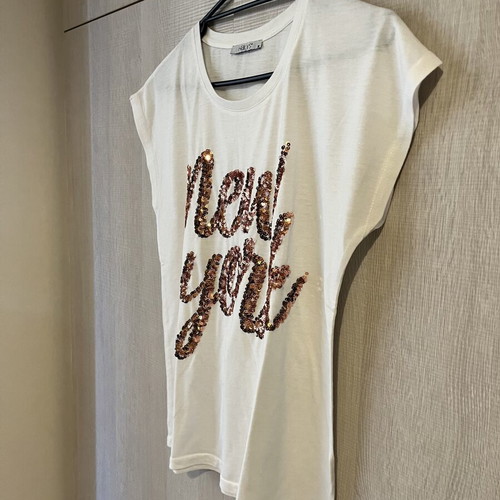 T-shirt Hailys white with sequin New York print, like new, medium
