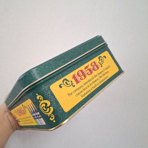 Crayola Complete Crayon Collector Tin 1991 like new with sharpener
