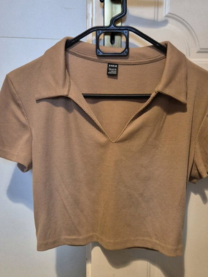Cropped πόλο T-shirt σαν καινούργιο, Shein, μπεζ καφέ, μέγεθος L