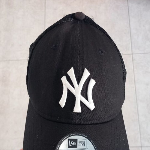 New Era adjustable black and white cap