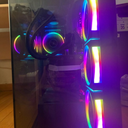 Gaming PC Ryzen 7 9800X3D with RTX 5080 like new