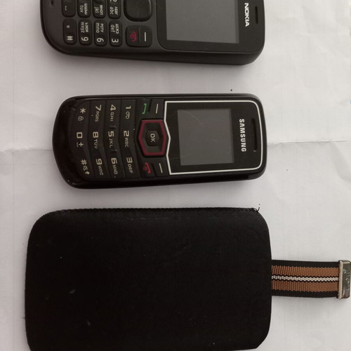 Lot of 2 vintage mobile phones Nokia 1208 and Samsung GT-E1081T with new case