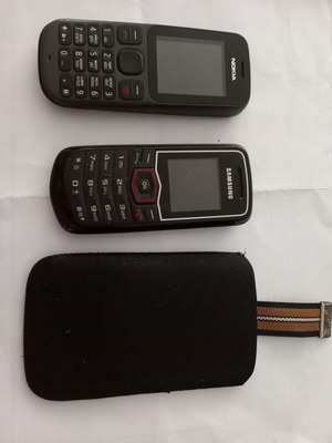 Lot of 2 vintage mobile phones Nokia 1208 and Samsung GT-E1081T with new case