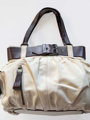 Τσάντα χειρός Moschino από ύφασμα εκρού με δερμάτινα τελειώματα, σαν καινούργια