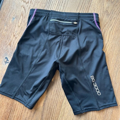 Mizuno cycling shorts like new, black with purple details, size S