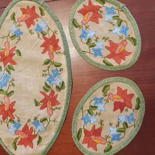 Handmade vintage table linen set used, 30x50 and 18x25 cm