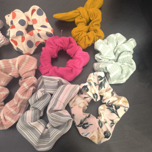 Scrunchies set of 12 in very good condition, multicolor