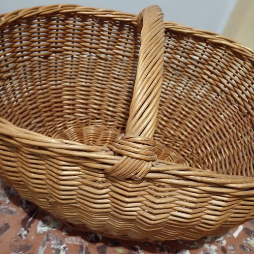 Vintage large wicker basket like new