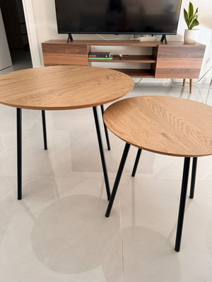 Coffee tables set of two like new