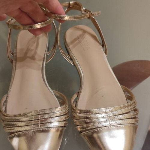 Gold flat sandals size 39 used, comfortable and light