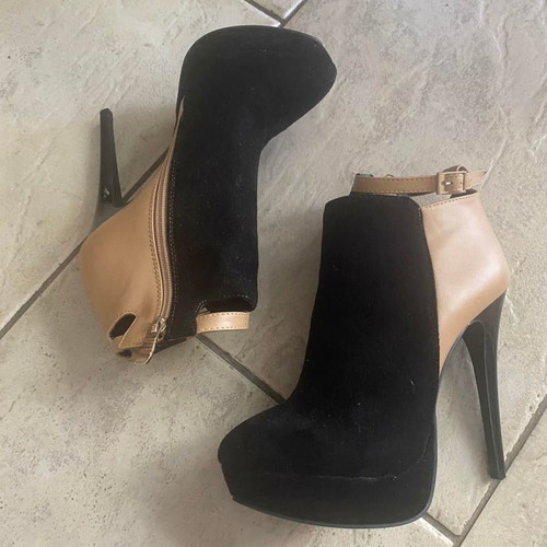Migato ankle boots new, black suede with beige leather and strap