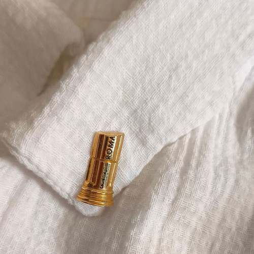 Laura Biagiotti Roma Vintage Gold Metal Lapel Pin