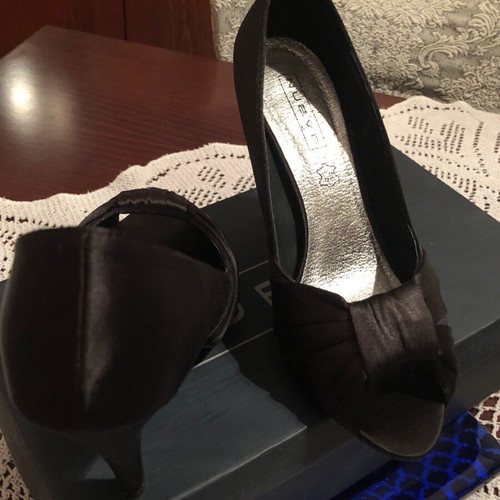 NUEVE satin pumps like new, size 37, black