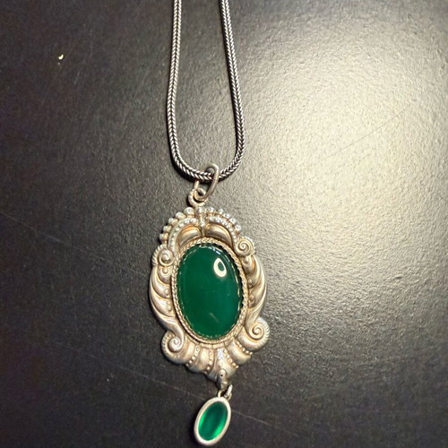 Faux vintage necklace used, green and silver