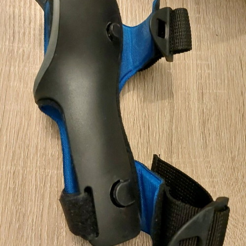 Wrist splint right medium like new for tendinitis and recovery