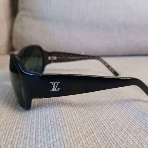 Louis Vuitton sunglasses unisex used, black