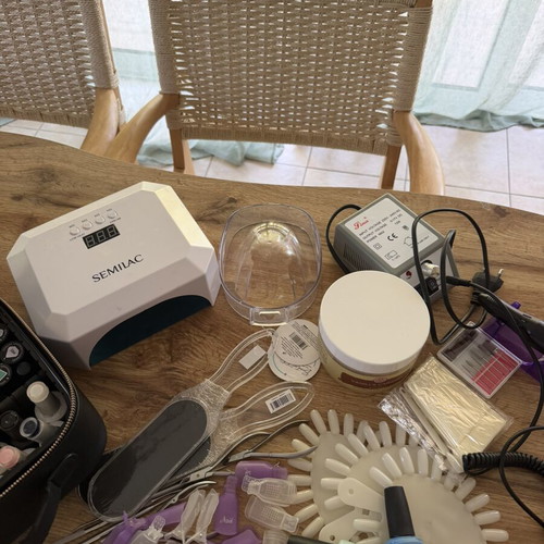 Nail equipment set
