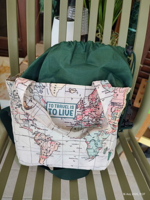 Tote bag with world map design "To Travel Is To Live"