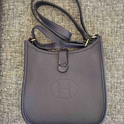 Leather shoulder bag like new, purple, made in Italy