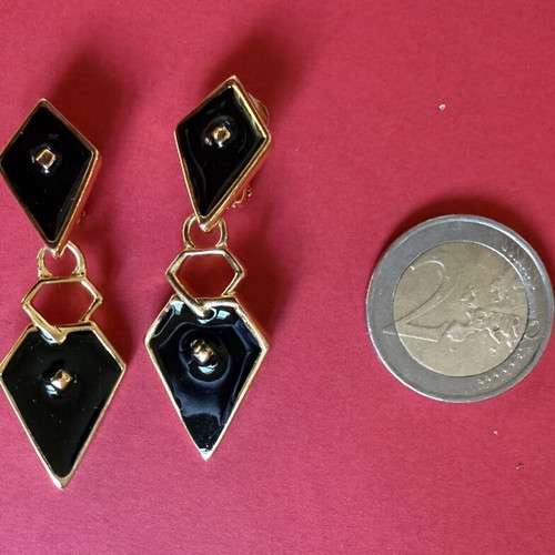 Set of 5 vintage clip-on earrings with gold and black enamel