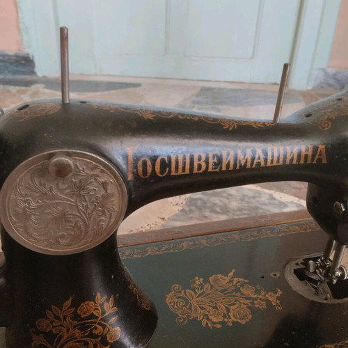 Singer Vintage Soviet Hand Crank Sewing Machine used, 1950s