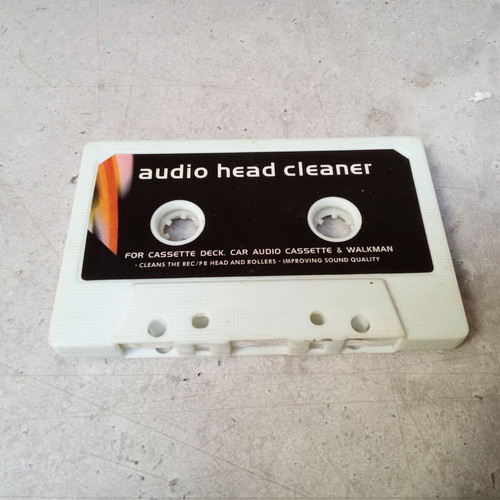 Audio head cleaner cassette used for cassette players