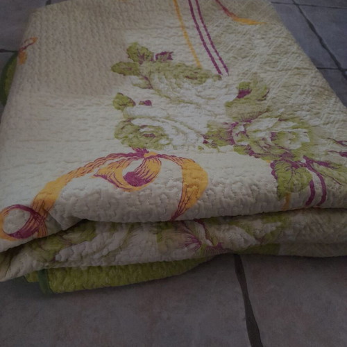 Double quilt like new, green with patterns, 210x220 cm
