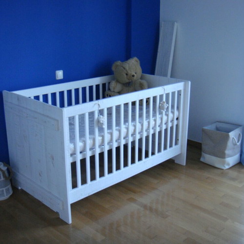 Baby cot like new with adjustable height, solid wood, white, with mattress