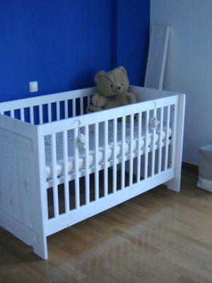 Baby cot like new with adjustable height, solid wood, white, with mattress